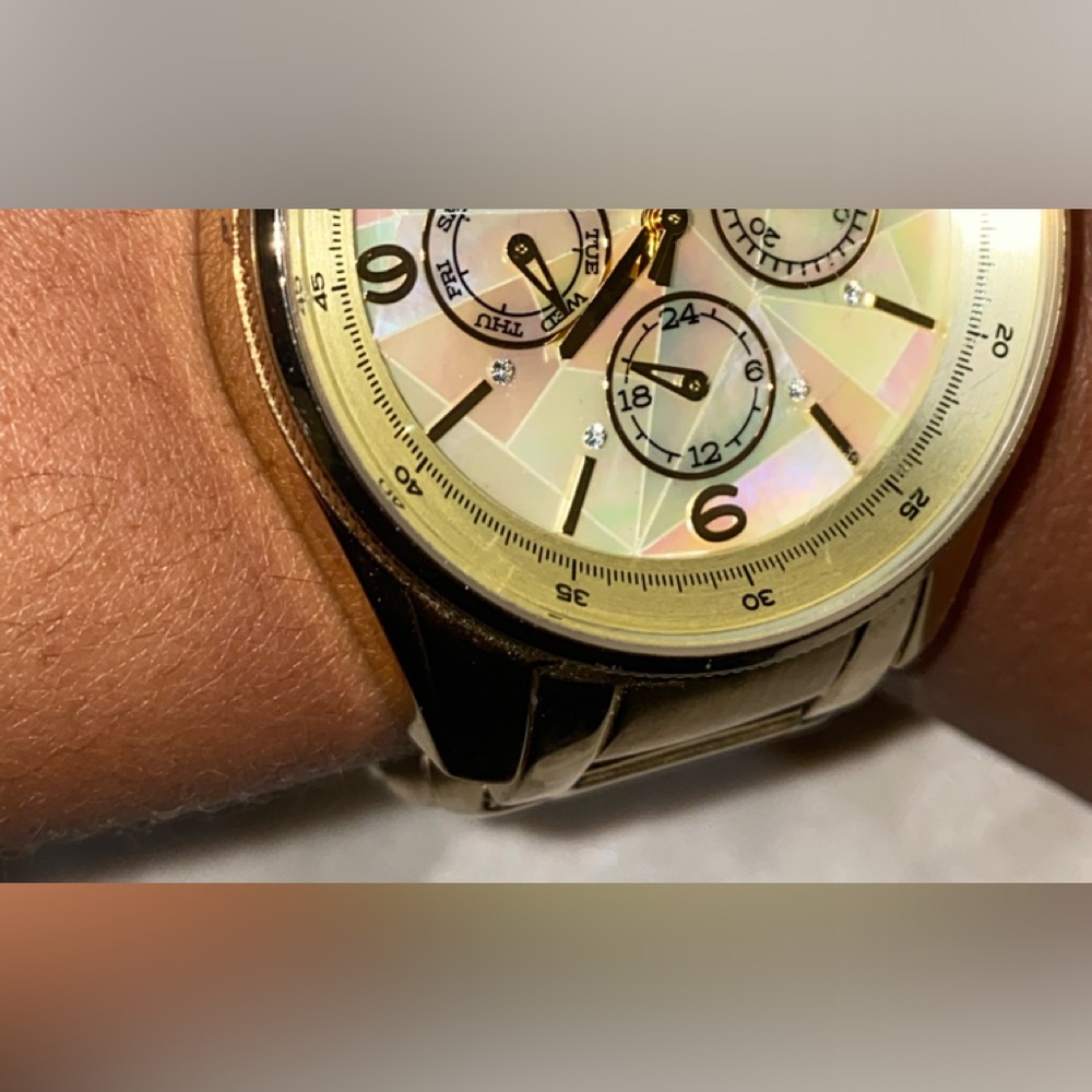 Gold Fossil Watch - Picture 5 of 5